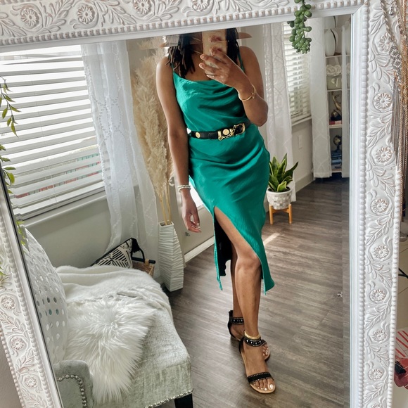 Meet Your Posher/Buyer - Picture 5 of 16